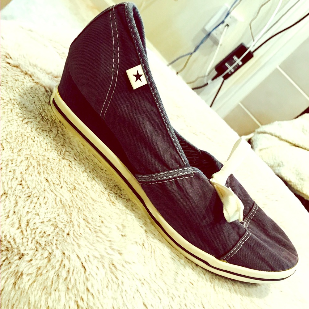 Heel tennis shoes